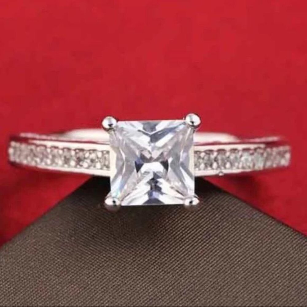 STERLING SILVER PRINCESS CUT DIAMOND ENGAGEMENT RING, CUTE RING, SHINY RING. - Picture 5 of 5